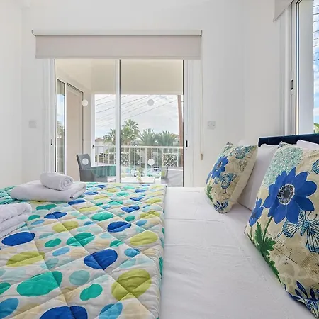 Вилла Haven By Ezoria Корал-Бэй